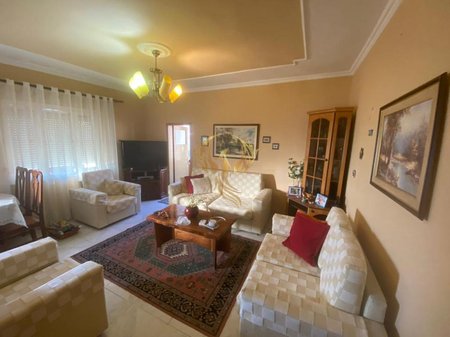 Jepet me qera Apartament 3+1+Bllk, Rruga Fortuzi