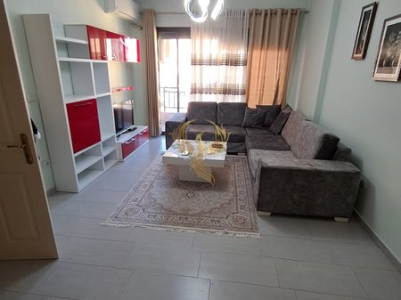 Jepet me qira Apartament 2 + 1 + 2 Astire prane Vila L
