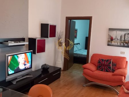 Jepet me qera Apartament 1+1, tek 21 Dhjetori