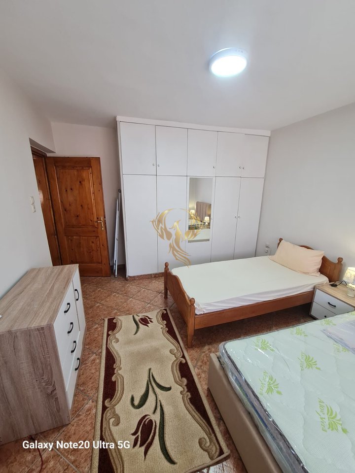 Appartamento 2+1+balcone in affitto in via Elbasani