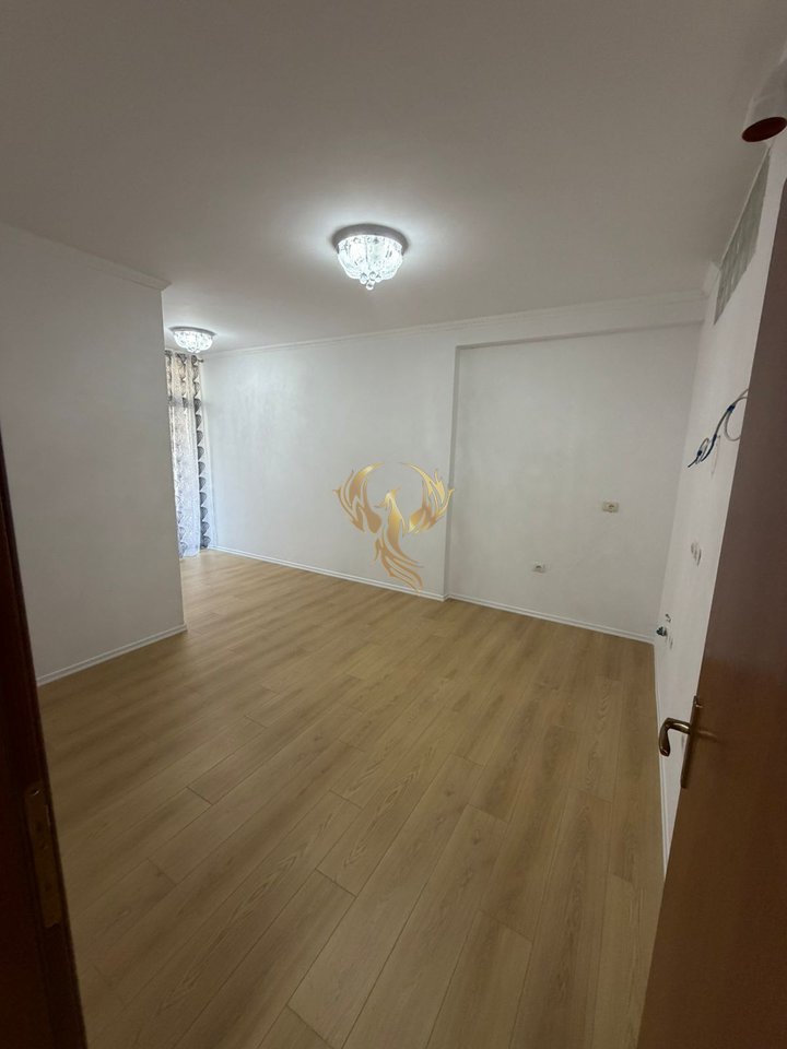 Shitet super apartament 1+1 ne Fresk