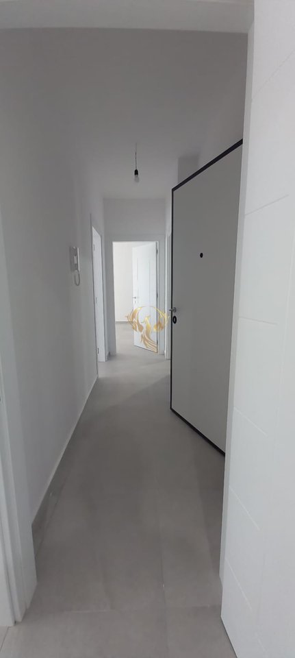 Affittasi appartamento/locale commerciale 2+2+veranda a Univers City