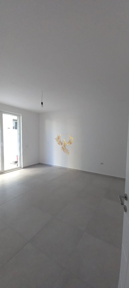 Affittasi appartamento/locale commerciale 2+2+veranda a Univers City