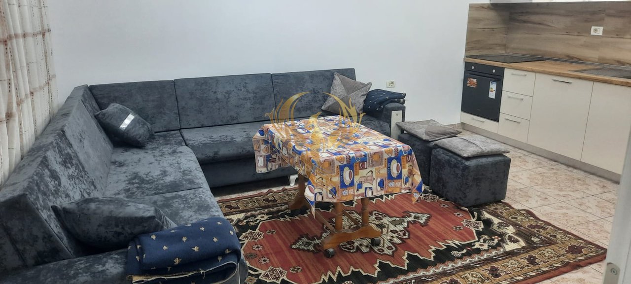 Jepet me qera Hyrje 2+1, tek Ish Sheshi Shqiponja