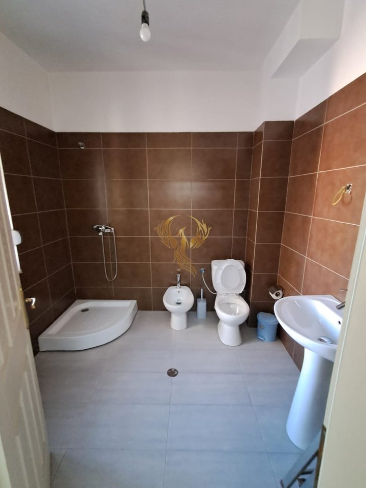 Affittasi appartamento 2 + 1 + 2 Astir vicino a Villa L