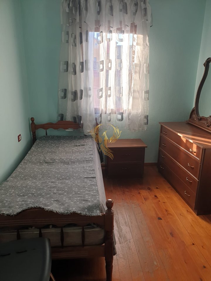 Affittasi ingresso 2+1, vicino QSUT