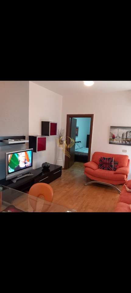 Jepet me qera Apartament 1+1, tek 21 Dhjetori