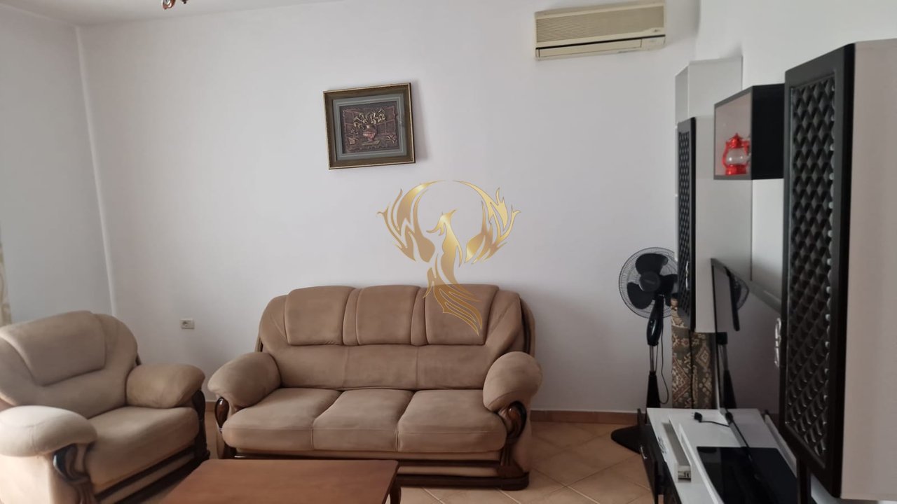 Jepet me qera Hyrje 3+1+2+Kuzhine me vete te Rruga e Elbasanit