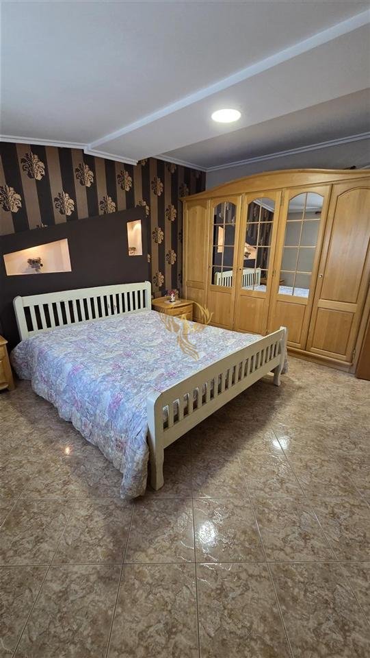 Jepet me qera apartament 2+1 te shkolla Baletit