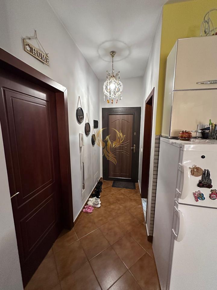 Shitet apartament 1+1 në Astir
