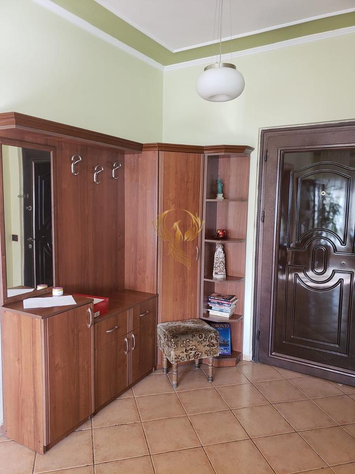 For rent 2+1+2 balcony apartment near Komuna e Parisit.