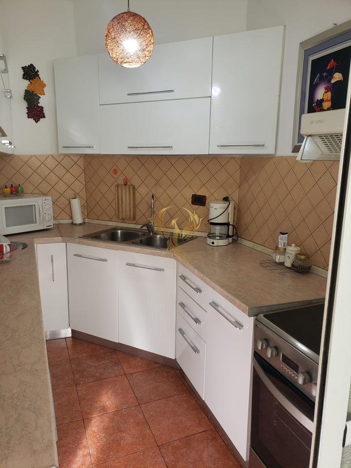 For rent 2+1+2 balcony apartment near Komuna e Parisit.