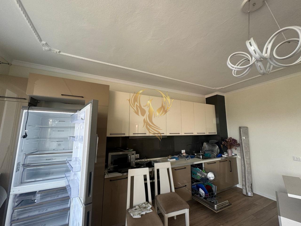 Jepet me qera apartament 3+1+2 tek Ish Ekspozita
