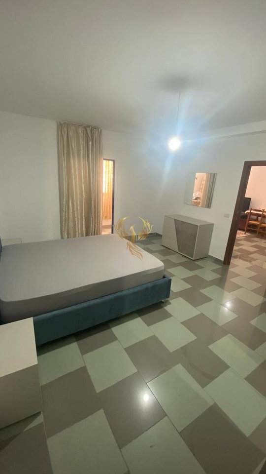 Appartamento 1+1 con balcone chiuso in affitto in via Elbasani