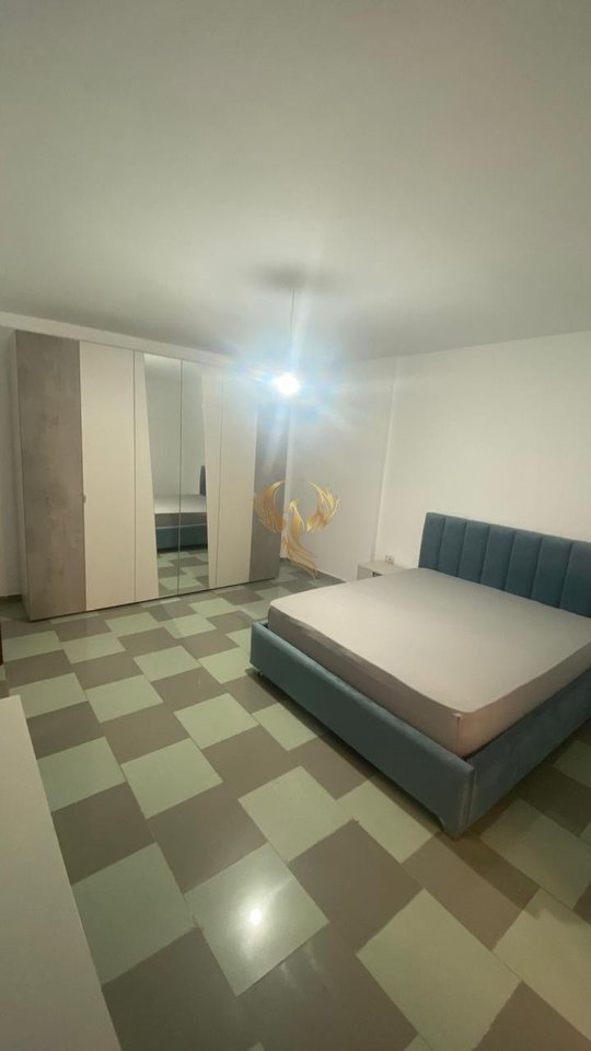 Appartamento 1+1 con balcone chiuso in affitto in via Elbasani