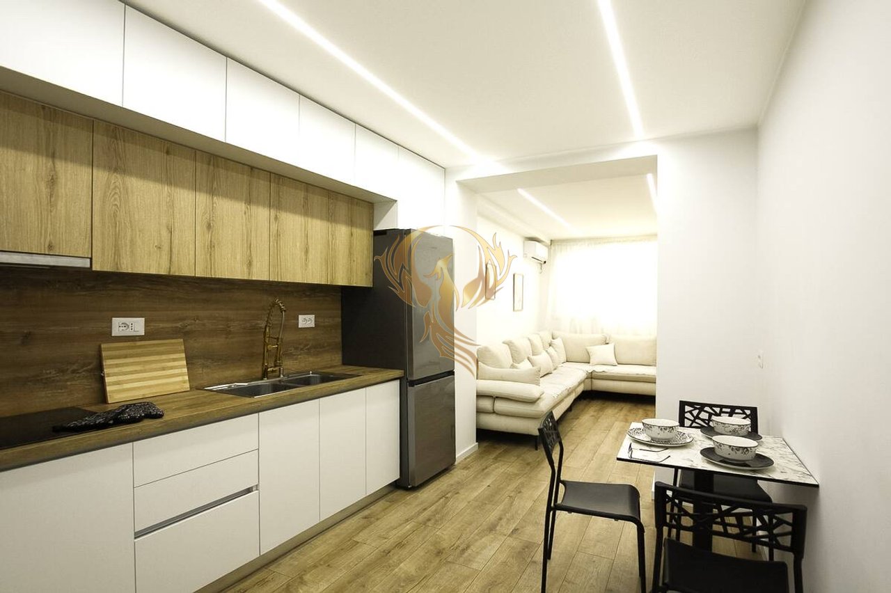 Si affitta super appartamento 1+1 a 21 Dhjetori