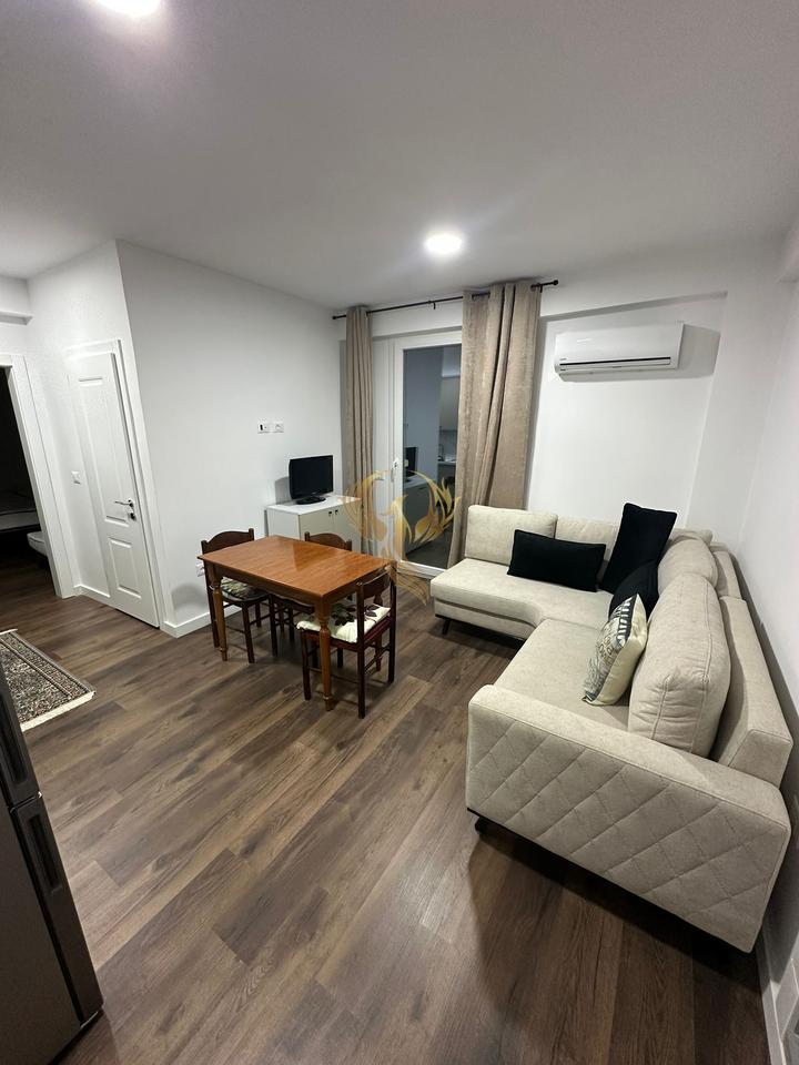 Si affitta appartamento 1+1 ad Ali Demi vicino a Mangalem 21.