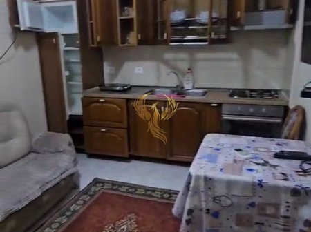 Si affitta ingresso 1+1 ad Ali Dem