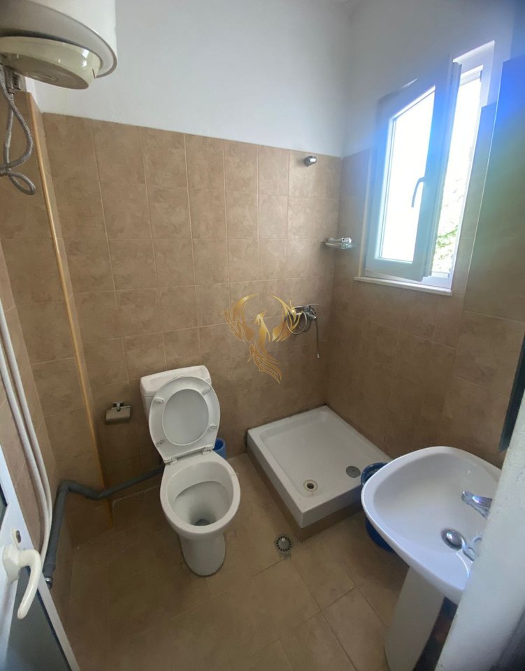 Si affitta monolocale vicino a Qytet Studenti.