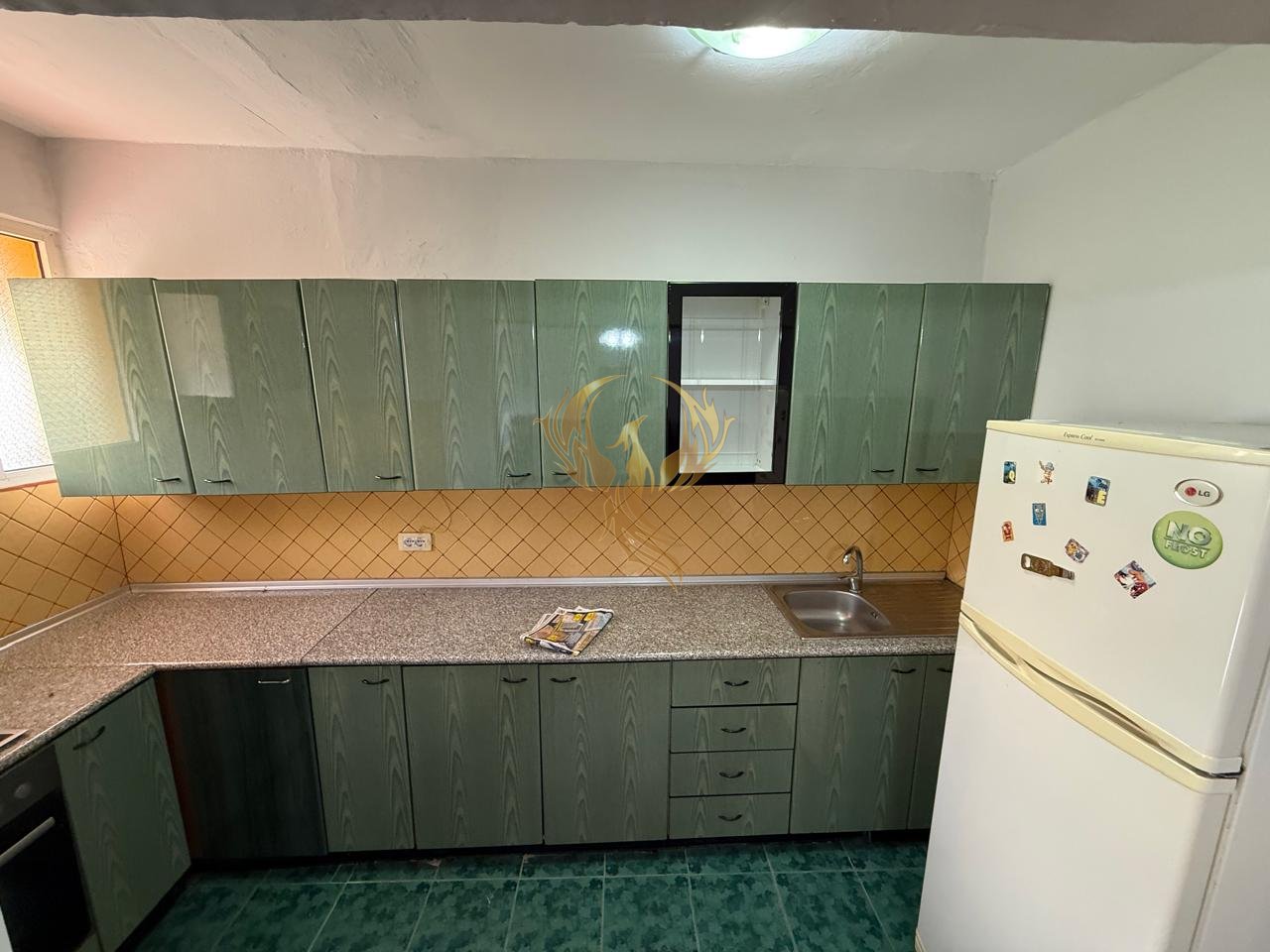 Shitet apartament 2+1 tek Ali Demi