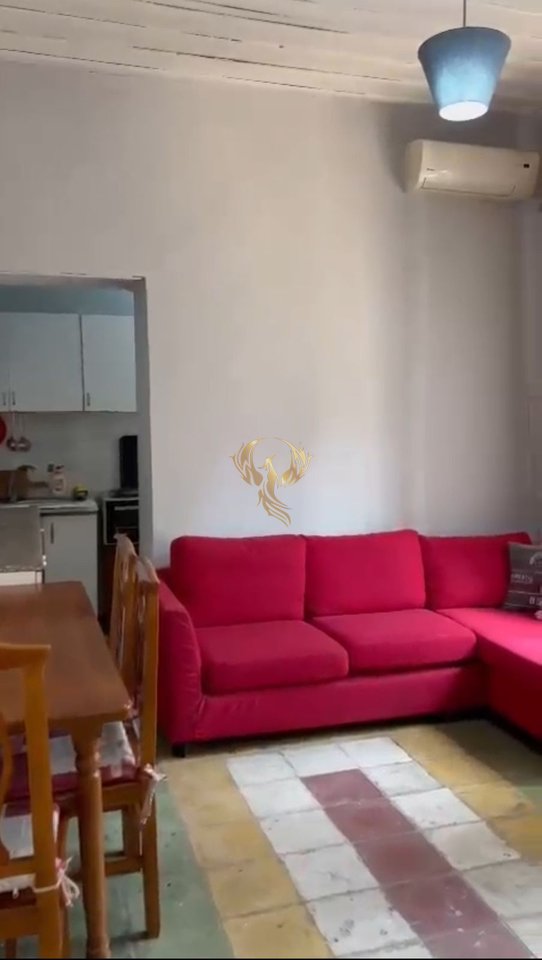 Jepet me qira hyrje 2+1 tek Selvia