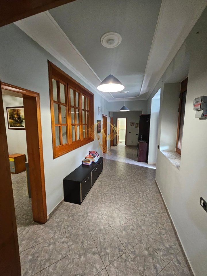 Jepet me qera apartament 3+1 në Vasil Shanto