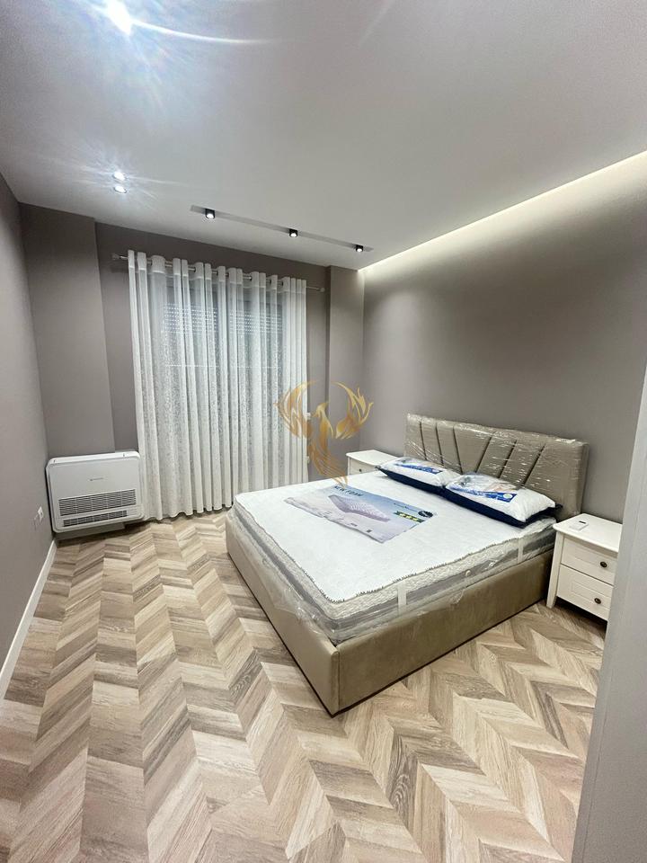 JEPET ME QERA SUPER APARTAMENT I PABANUAR ME PARE
2+1+2+2 BLLK QENDER