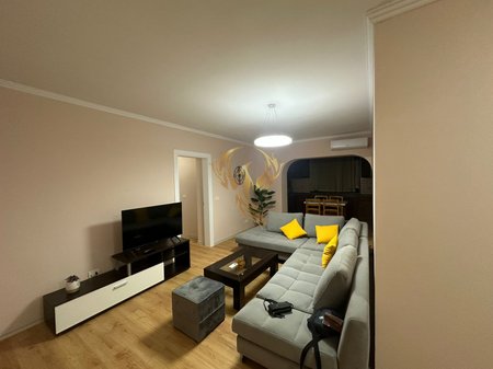 Jepet me qera apartament 2+1+Bllk te Fusha Aviacionit