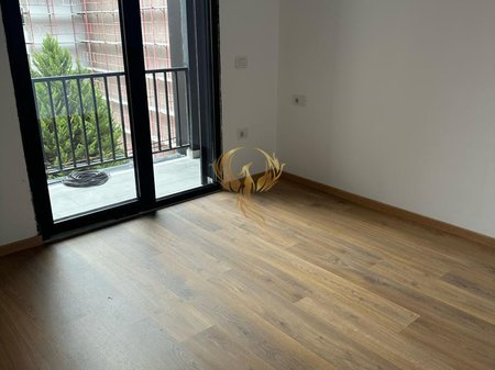 Jepet me qera apartament 1+1 te Shkolla e Kuqe