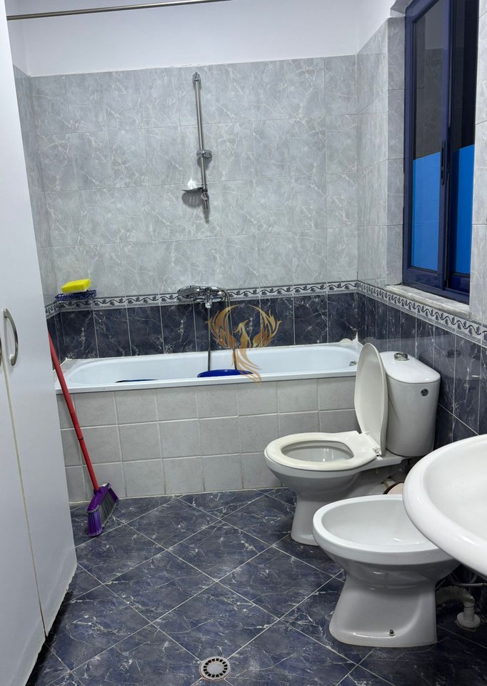 Jepet me qira apartament 2+1 te ish Parku