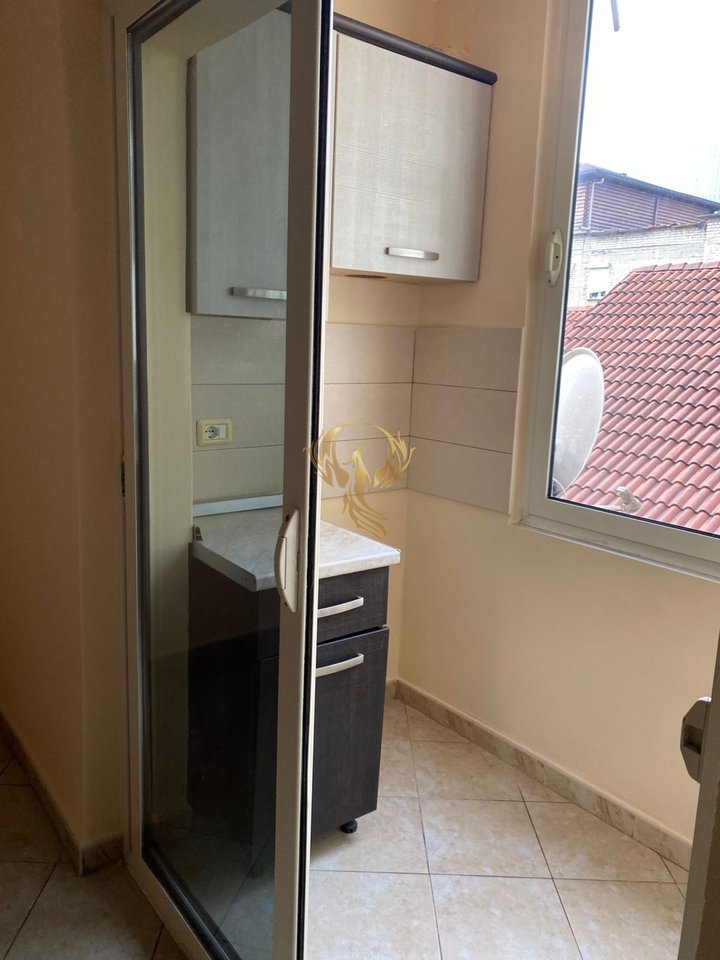 Jepet me qera apartament 1+1 te Shkolla e Baletit