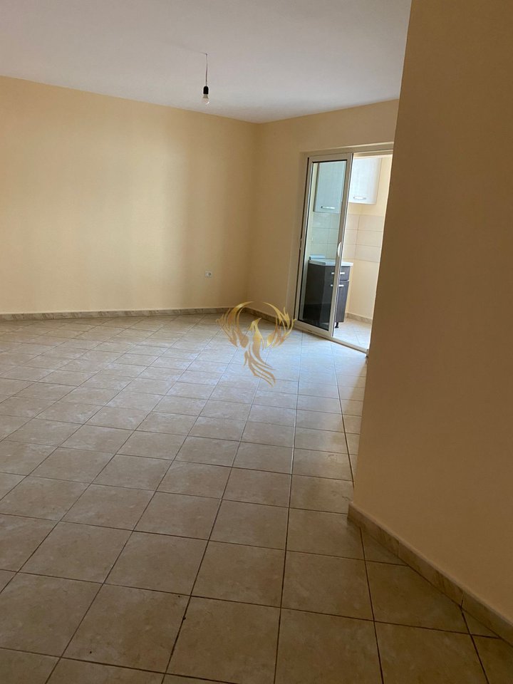 Jepet me qera apartament 1+1 te Shkolla e Baletit