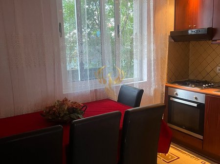 Jepet me qira 1+1+Bllk+P ne laprake prane bllokut Gintash