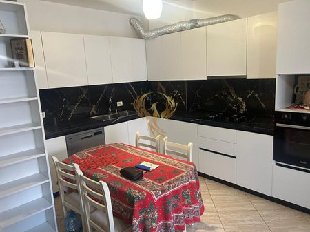 Jepet me qira super apartament 2+1+2+Bllk në Astir