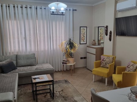 Jepet me qira apartment 1+1+2 ballkone te shkolla Baletit