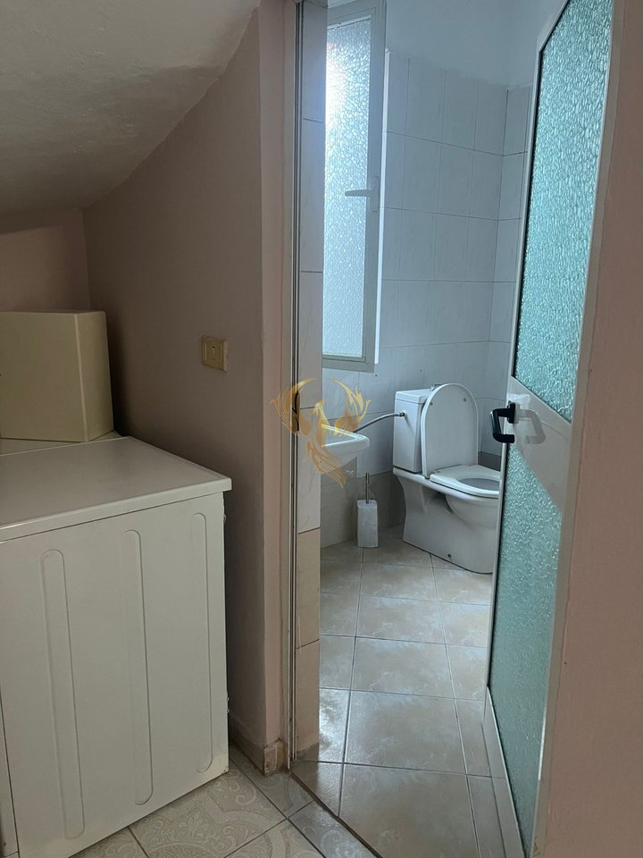 Jepet me qira 1+1+Bllk+P ne laprake prane bllokut Gintash