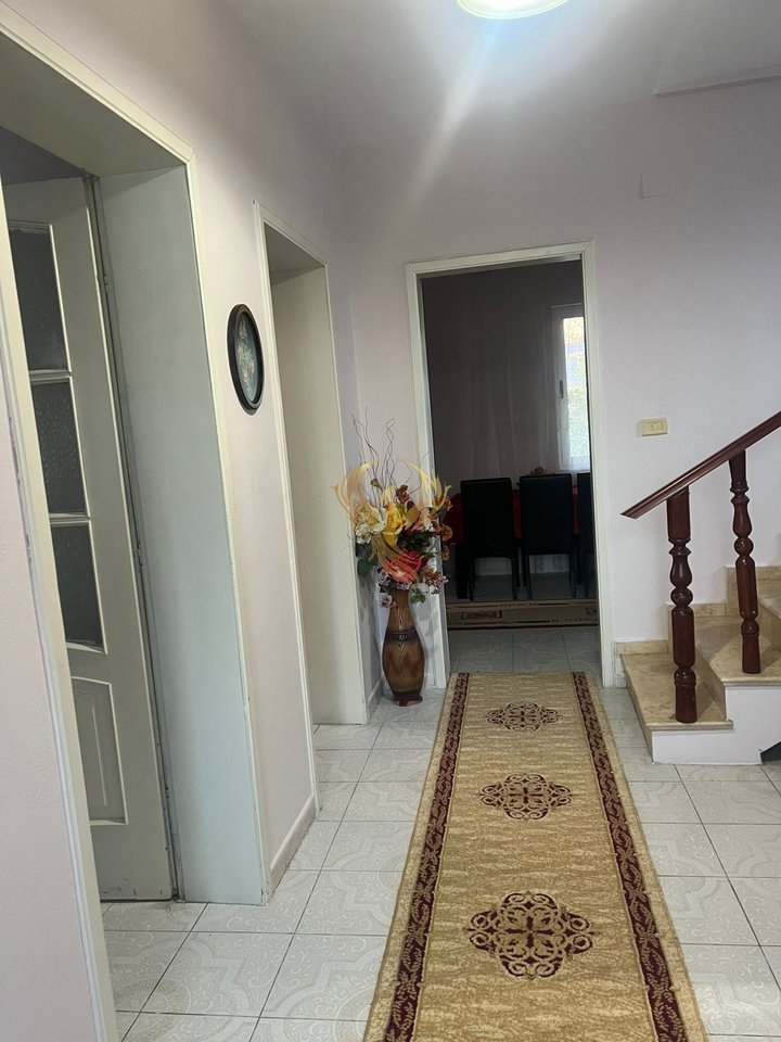 Jepet me qira 1+1+Bllk+P ne laprake prane bllokut Gintash