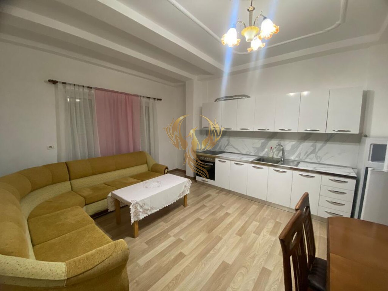 Affittasi super ingresso 2+1 a Fresk