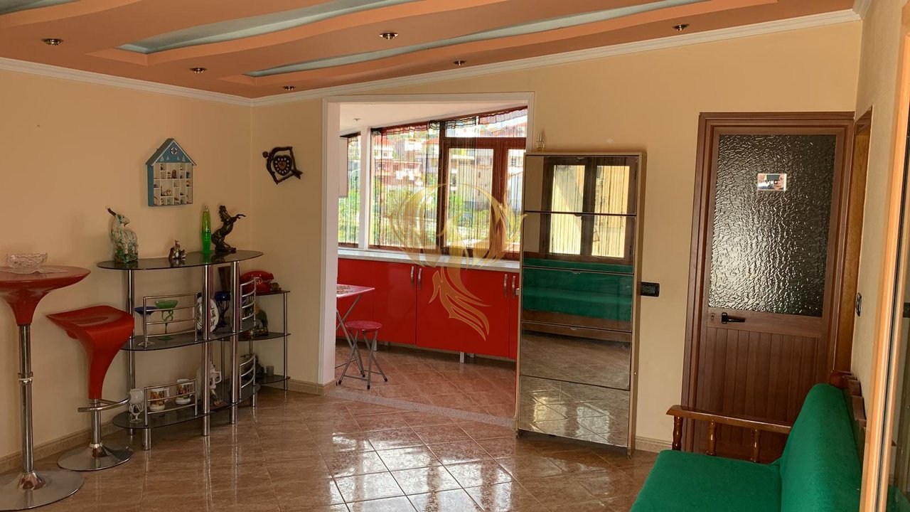 Affittasi ingresso 2+1 vicino al Mercato Elettrico di Shkoza