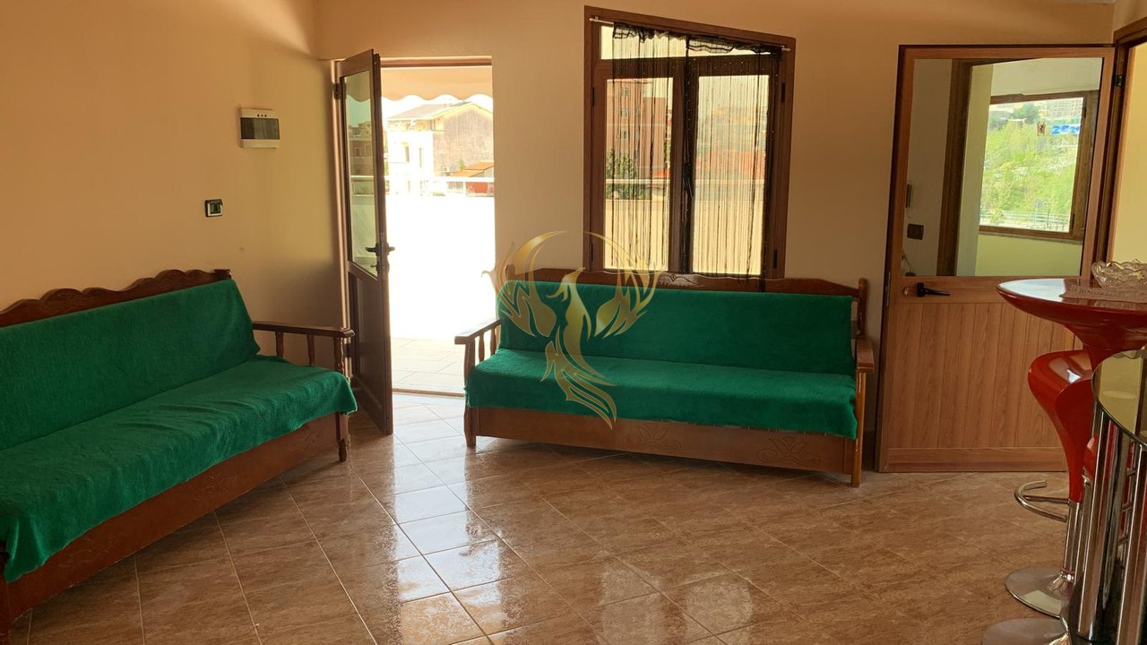 Affittasi ingresso 2+1 vicino al Mercato Elettrico di Shkoza