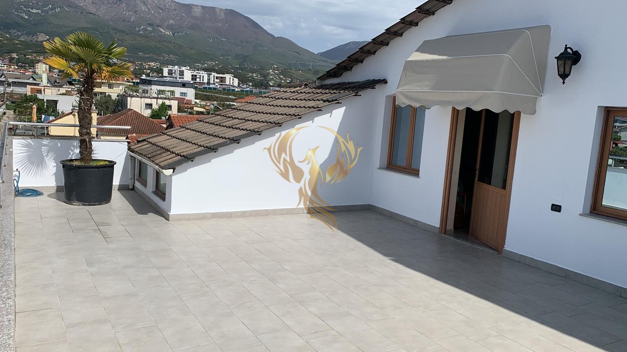 Affittasi ingresso 2+1 vicino al Mercato Elettrico di Shkoza