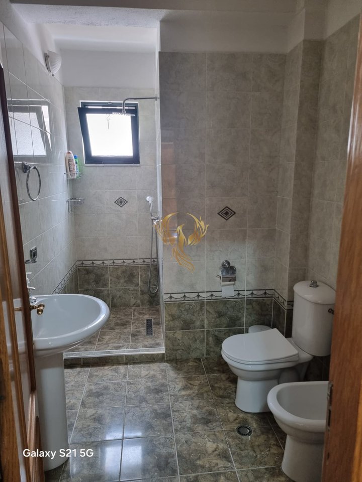 Jepet me qira apartment 1+1+2 ballkone te shkolla Baletit