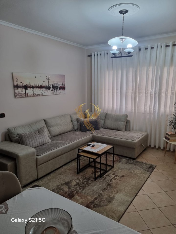 Jepet me qira apartment 1+1+2 ballkone te shkolla Baletit