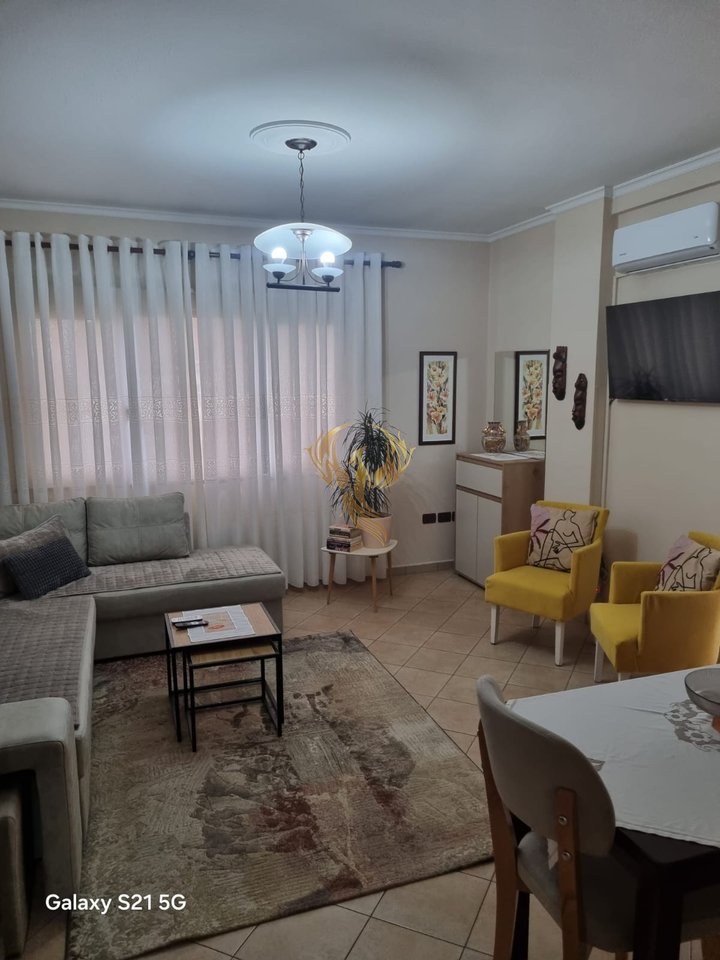 Jepet me qira apartment 1+1+2 ballkone te shkolla Baletit