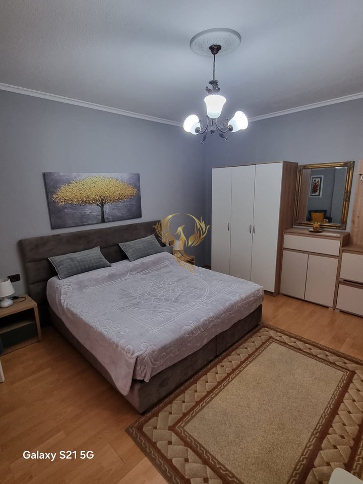 Jepet me qira apartment 1+1+2 ballkone te shkolla Baletit