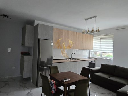 Jepet me qera Apartament  2+1 te Liqeni i Thate