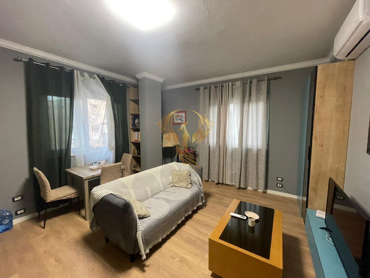 Jepet me qira super hyrje 1+1+Bllk Pazari i Ri