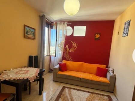 Jepet me qera Apartament  1+1 ne Qender