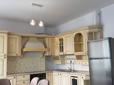 Jepet me qera Apartament  2+1 te Kopshti Botanik