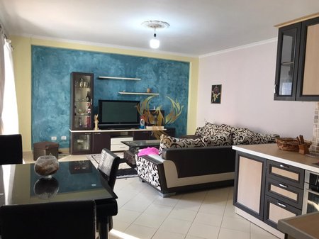 Jepet me qera Apartament  2+1 te Casa Italia